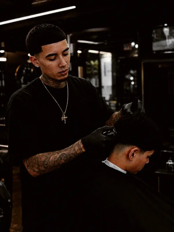 Joshua, barbero en Mad Barbers Avalon Park