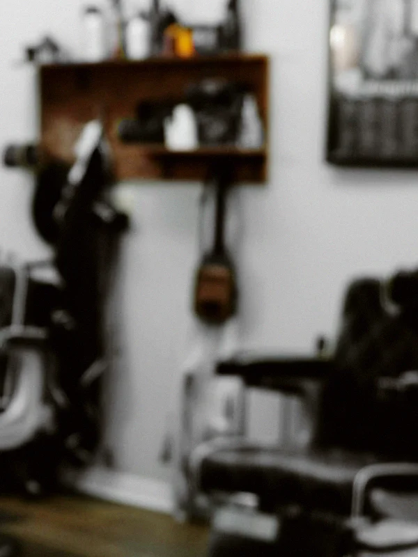 Una silla libre en una de las estaciones de Mad Barbers